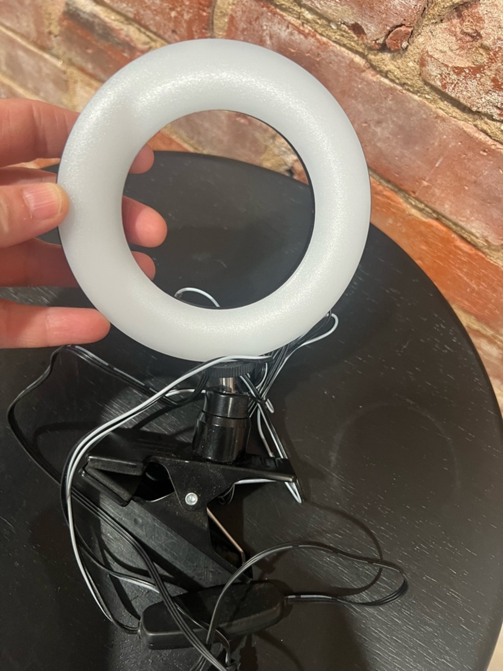 Small White LED Ring Light with‎ Clip - Picture 3 of 6